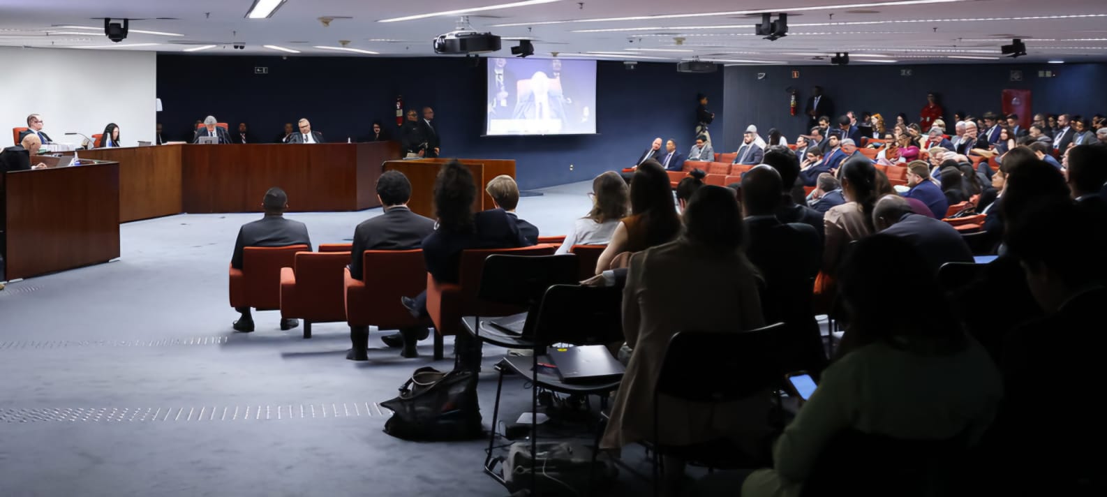 Fux vota pela absolvição de Bolsonaro nos cinco crimes e abre divergência no STF