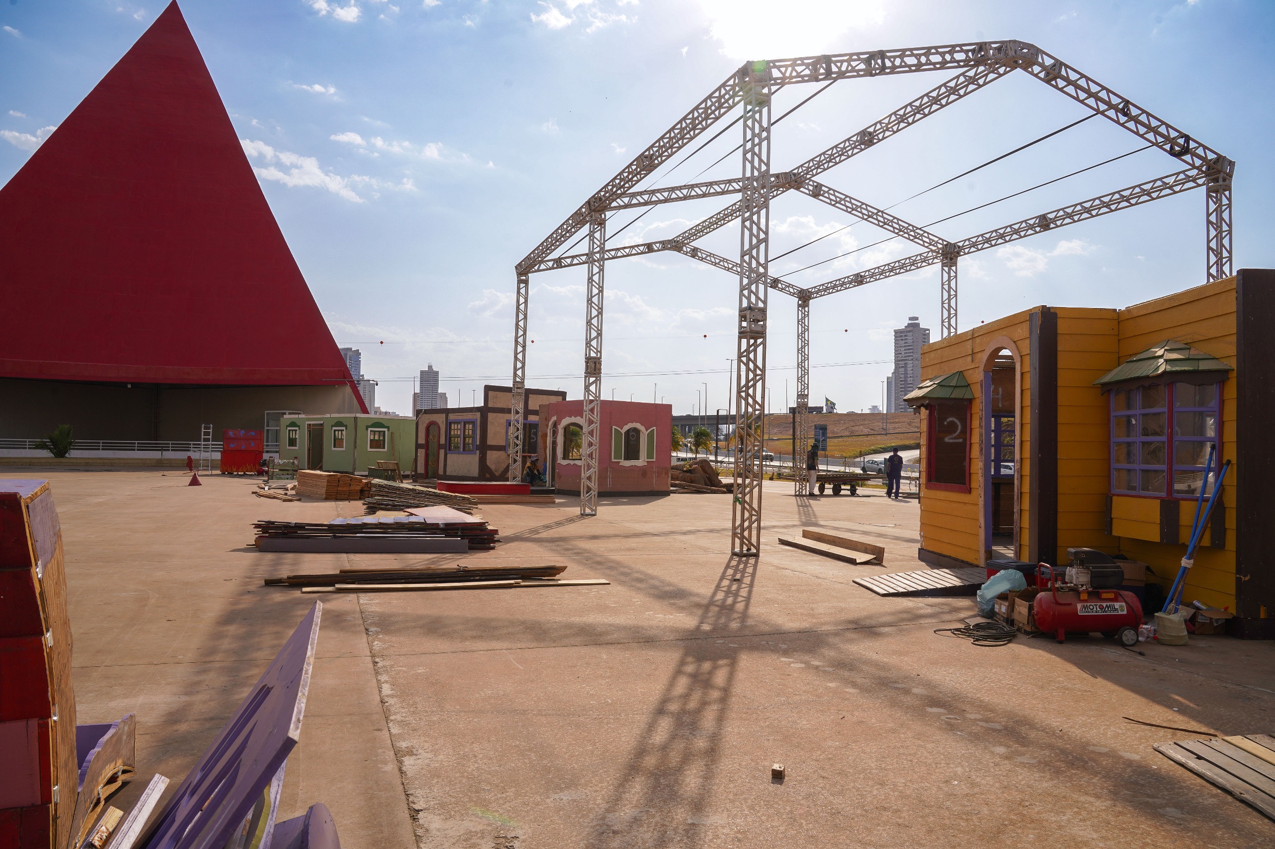 Estrutura do Natal do Bem 2025 já começa a ganhar forma em Goiânia