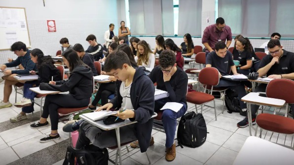 Professores e estudantes falam sobre expectativas para a redação do Enem 2025