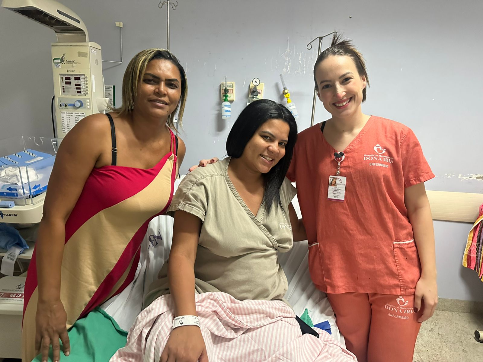 Enfermeiros da Maternidade Dona Íris recebem elogio por atendimento humanizado