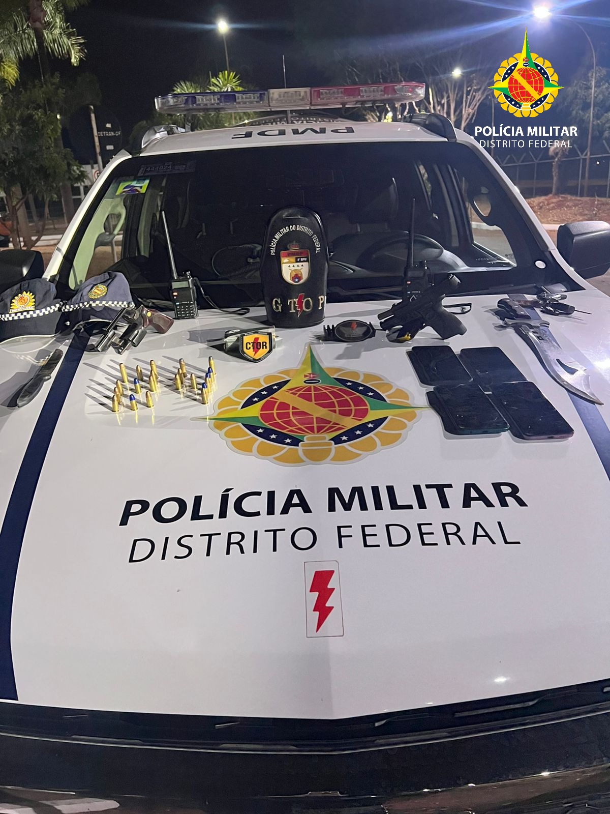 Homem é preso após briga com companheira; polícia apreende armas e munições