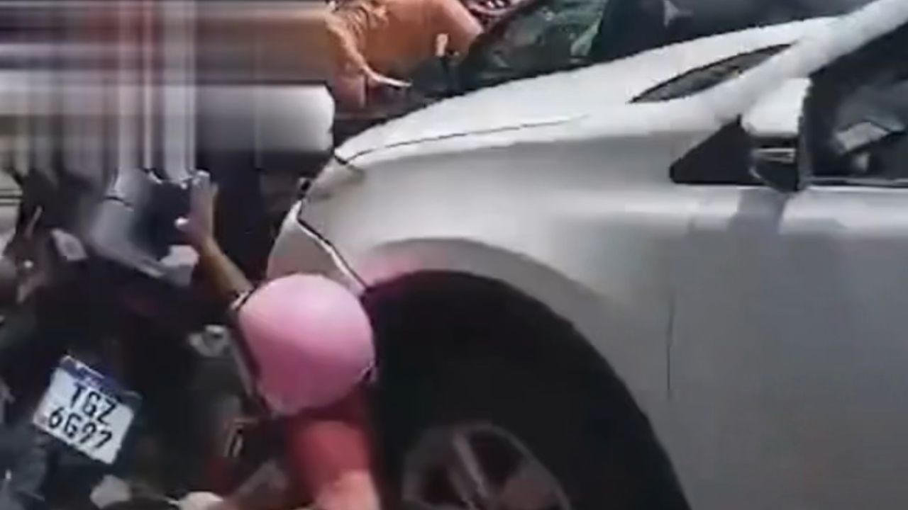 Vídeo: Acidente em protesto na Bahia fere duas pessoas; Motorista foi agredida