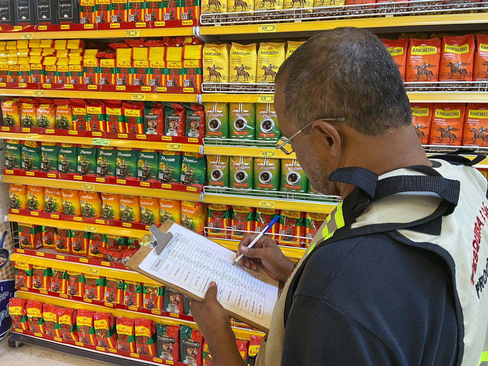 Pesquisa do Procon mostra diferença de até 242% nos preços da cesta básica em Goiânia