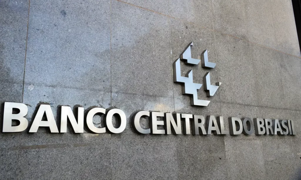 Economistas reduzem previsão da inflação de 2025 para 4,81%