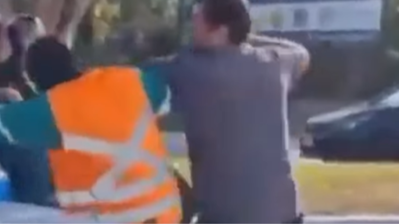 Motoristas se enfrentam com socos no meio de avenida em Belém