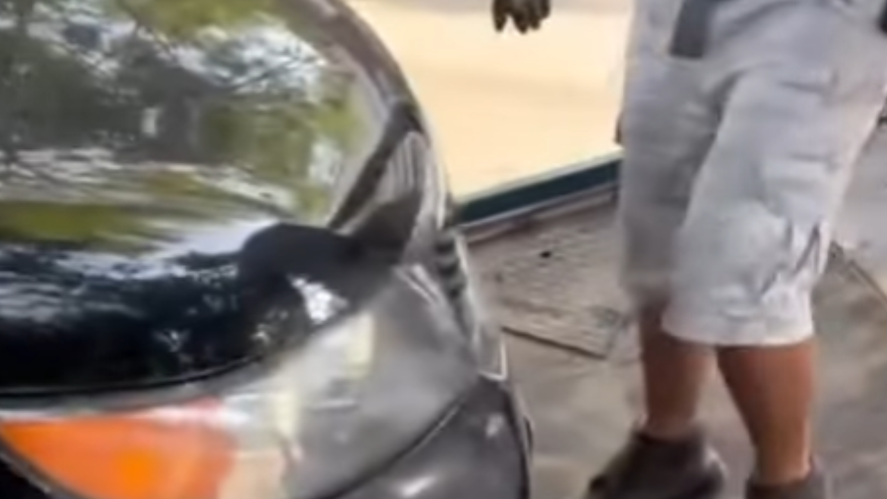 Motorista usa arma para impedir reboque de carro