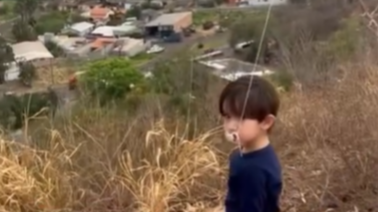 Vídeo: Menino de três anos se despede da chupeta com balão de gás hélio no MT