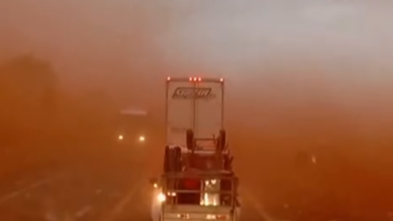 Vídeo: Ventania levanta parede de poeira na BR-163 e assusta motoristas no MS