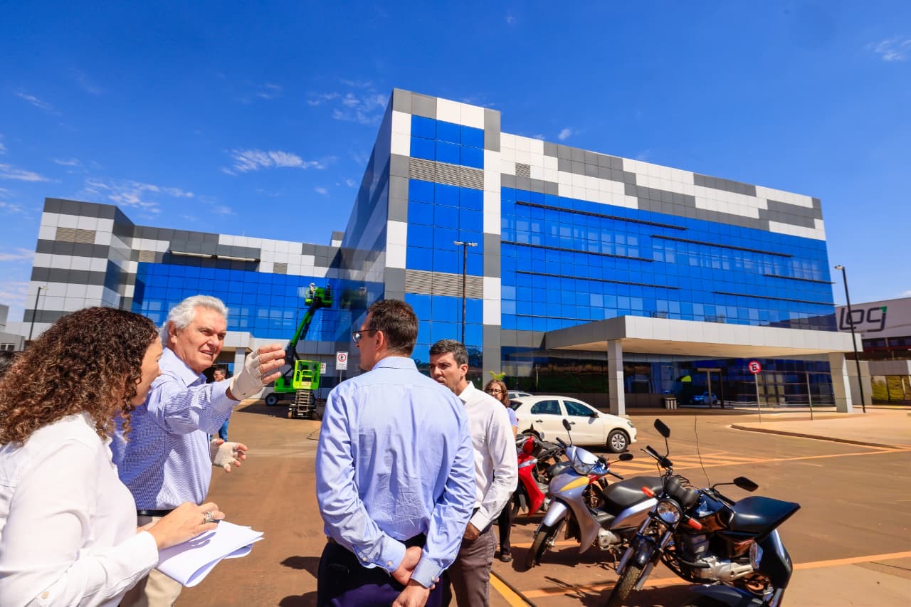Caiado vistoria obras e confirma inauguração do Cora para 25 de setembro