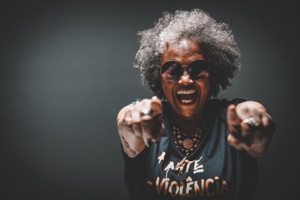 Sandra Sá faz show gratuito em Inhumas