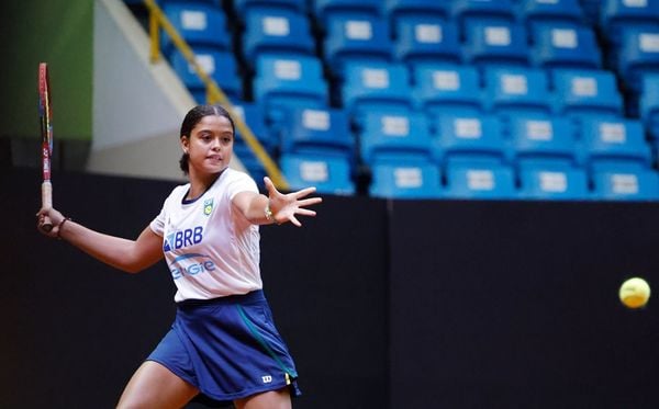 Brasileira Naná de 15 anos estreia na elite do tênis feminino