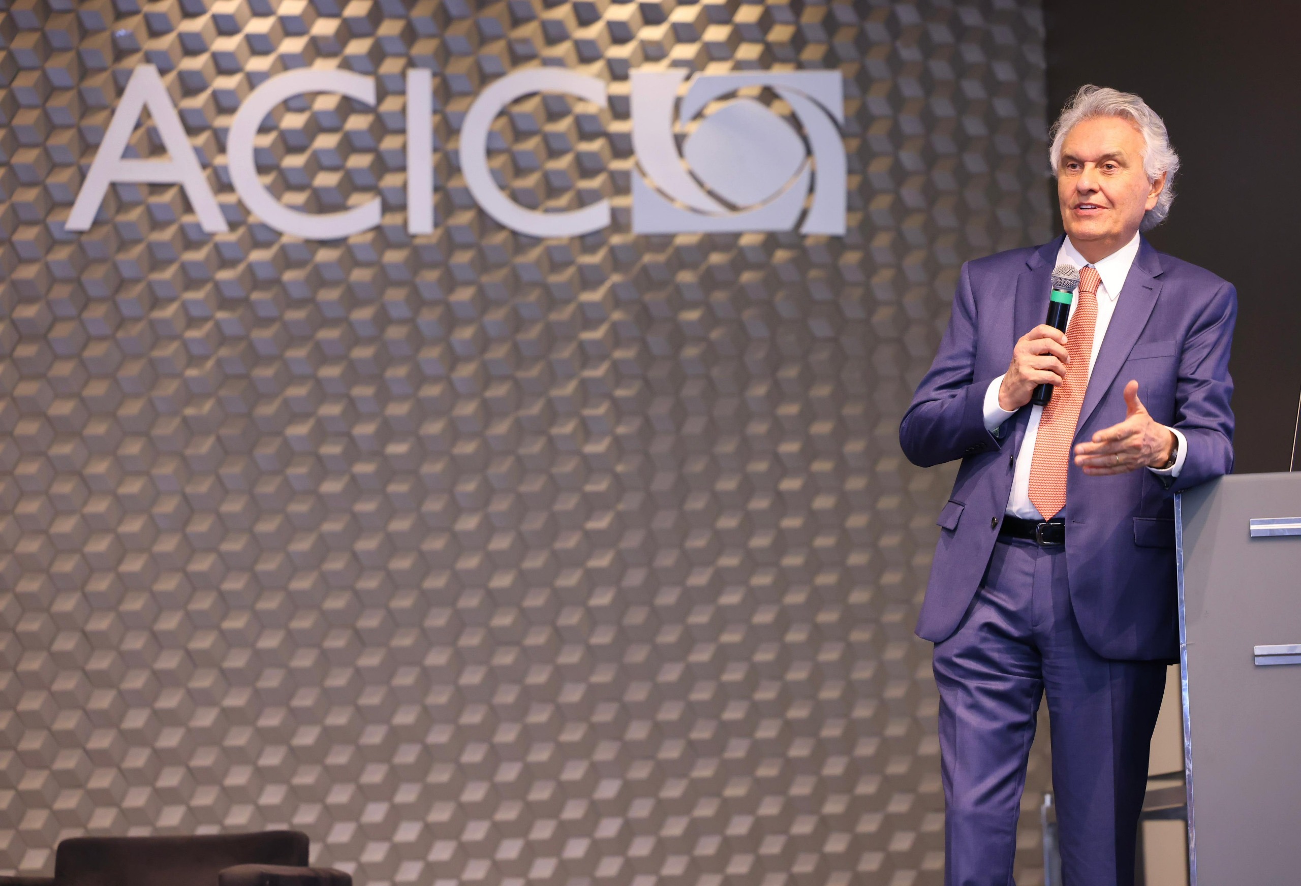 Caiado destaca avanços de Goiás durante palestra para empresários, em Santa Catarina