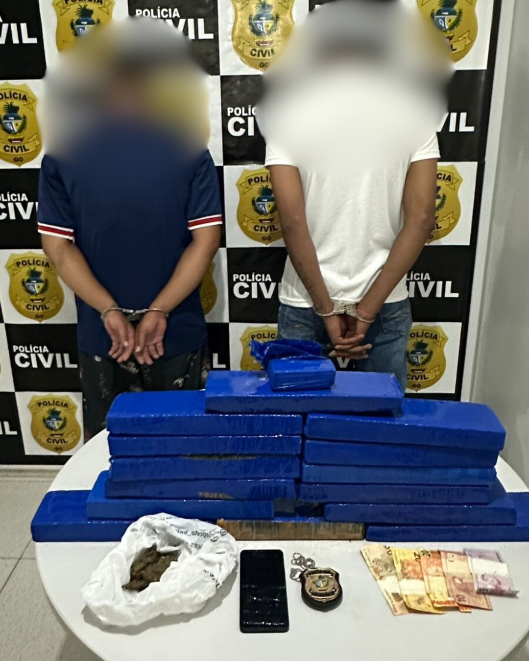 Homens são presos com 14 quilos de maconha