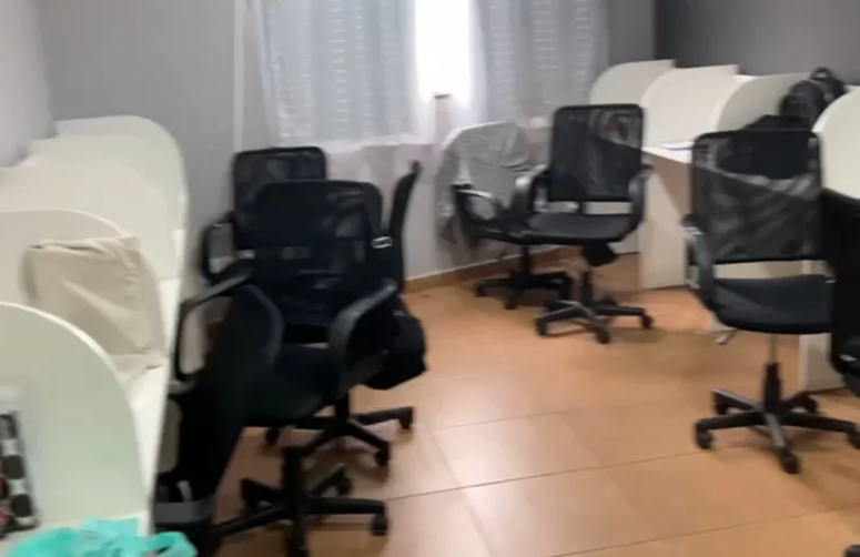 Após aceitar a “oração”, a vítima transferia valores médios de R$ 50 por Pix ou boleto bancário