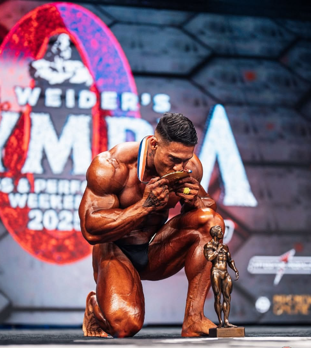 Ramon Dino leva ouro no Mr. Olympia e faz história para o Brasil no cenário internacional