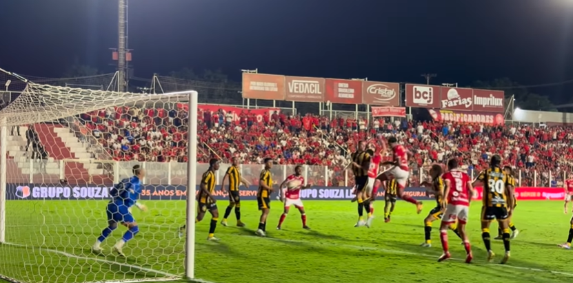 Vila Nova vence Amazonas no apagar das luzes por 1 a 0 no OBA e recupera confiança na Série B