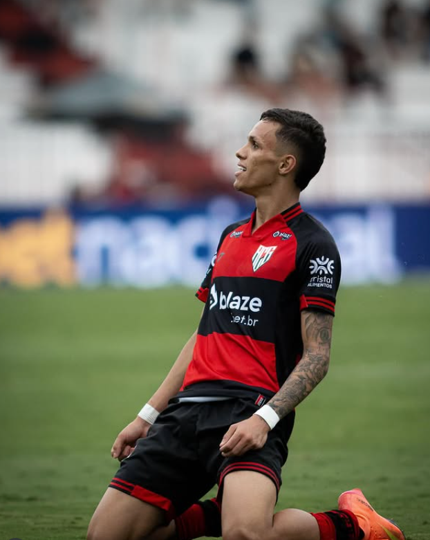 Yuri brilha e decide clássico: joia do Atlético marca primeiro gol como profissional