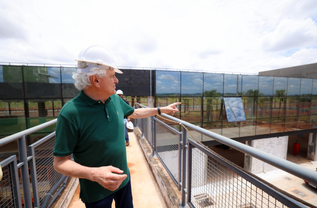 Caiado vistoria obras do Autódromo Internacional de Goiânia: evento teste para Moto GP será em janeiro