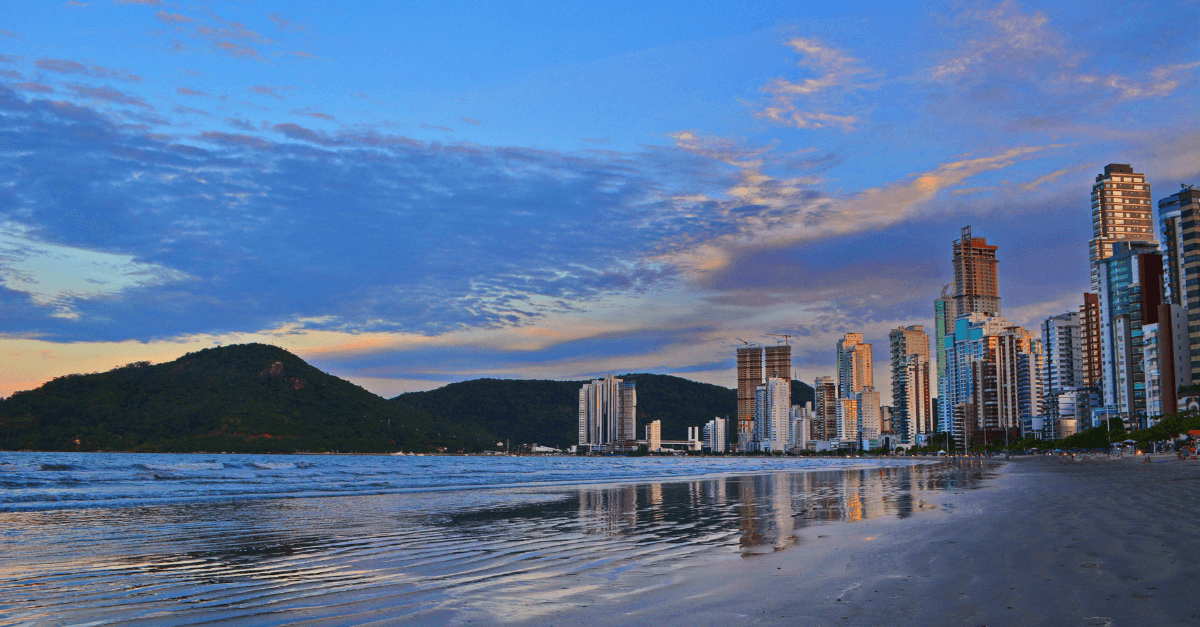 Custo de Vida em Balneário Camboriú: Quanto Custa Alugar na 'Dubai Brasileira'?