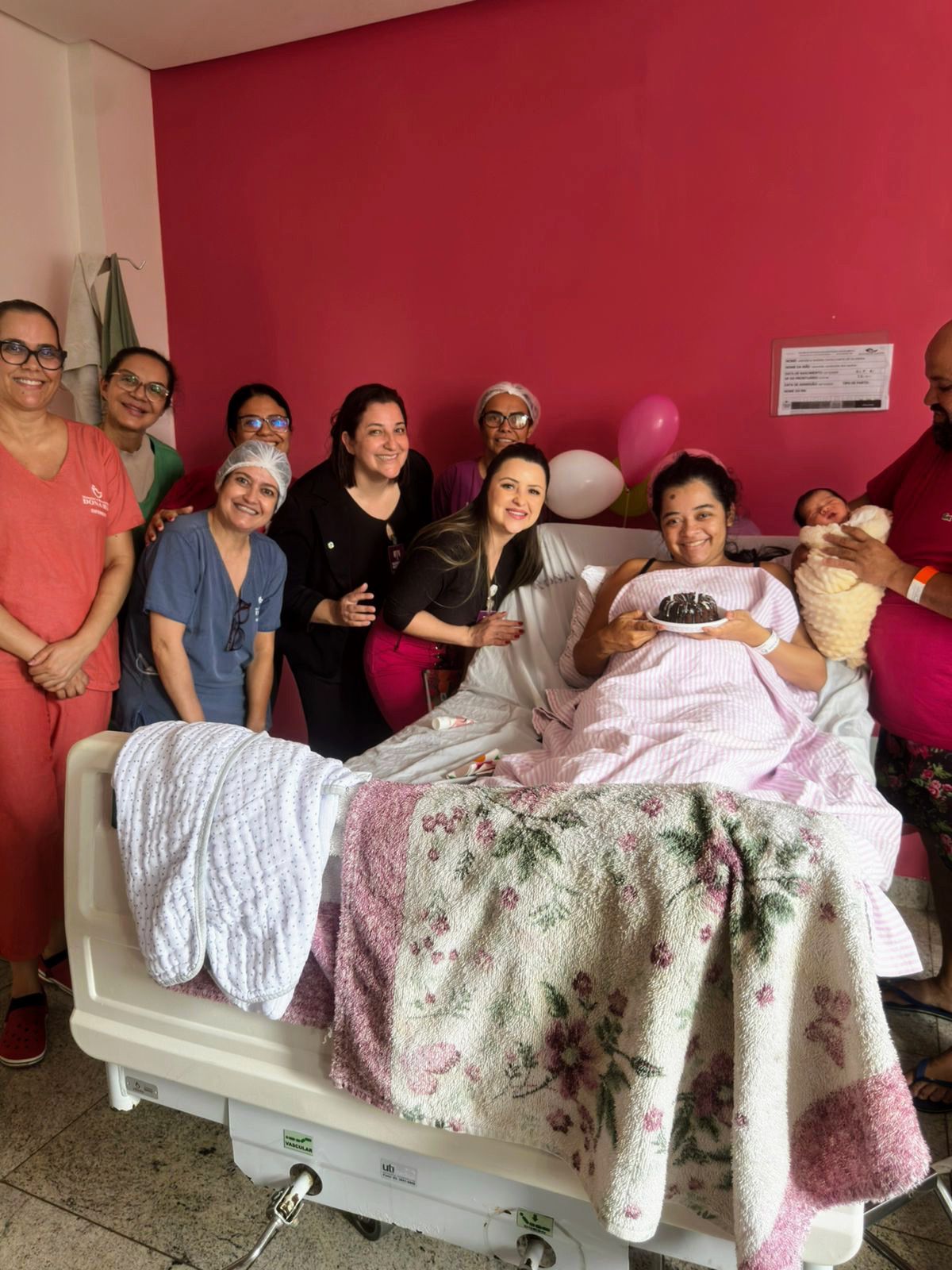 HMDI celebra aniversário de paciente internada