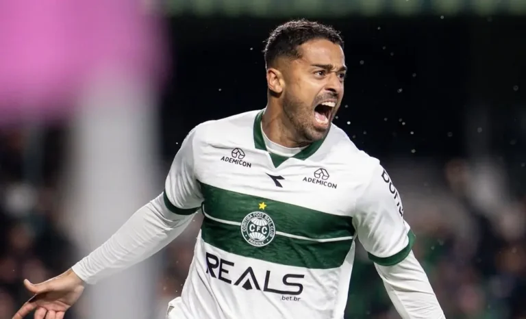 Atlético-GO cai diante do Coritiba no Couto Pereira e se distancia do G4