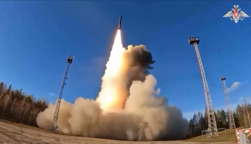Rússia simula ataque nuclear após adiamento de cúpula com Trump