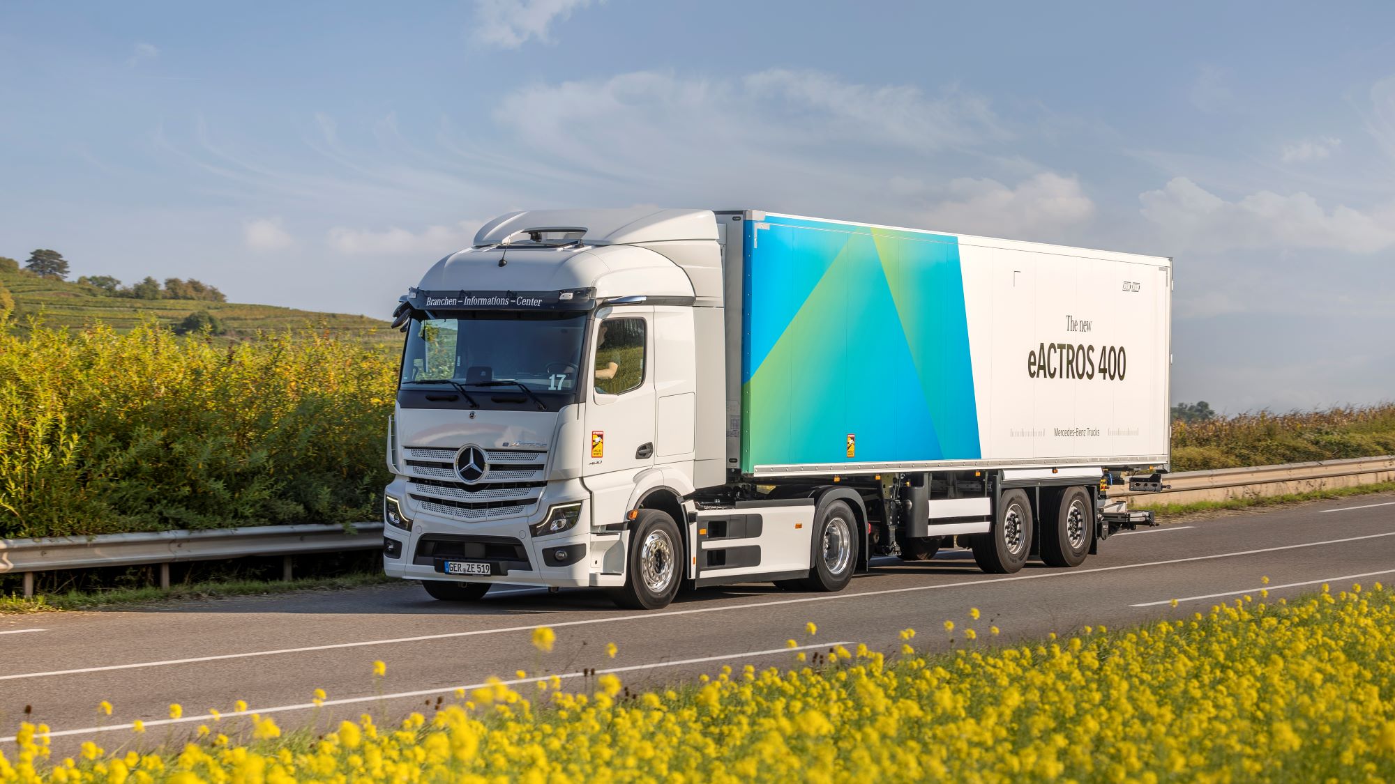 Mercedes-Benz apresenta na Europa o novo eActros 400 baseado no eActros 600