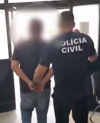 Homem é preso em Novo Gama após ameaçar ex e quebrar portas de casa