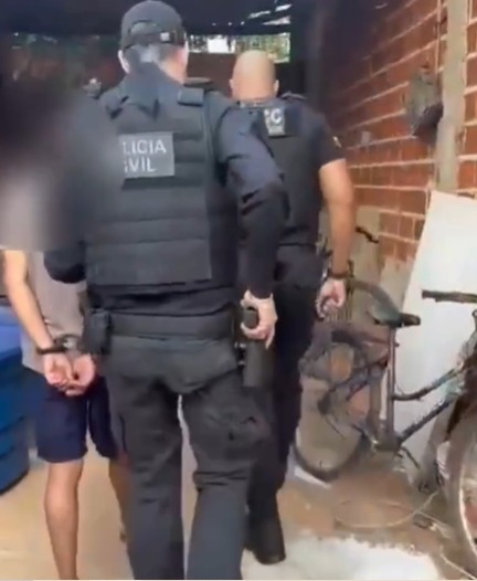 Homem é preso por compartilhar abuso infantil online