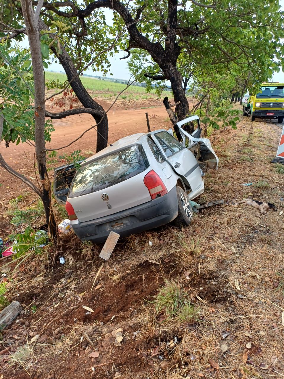 Mulher morre em saída de pista na BR-153, em Uruaçu