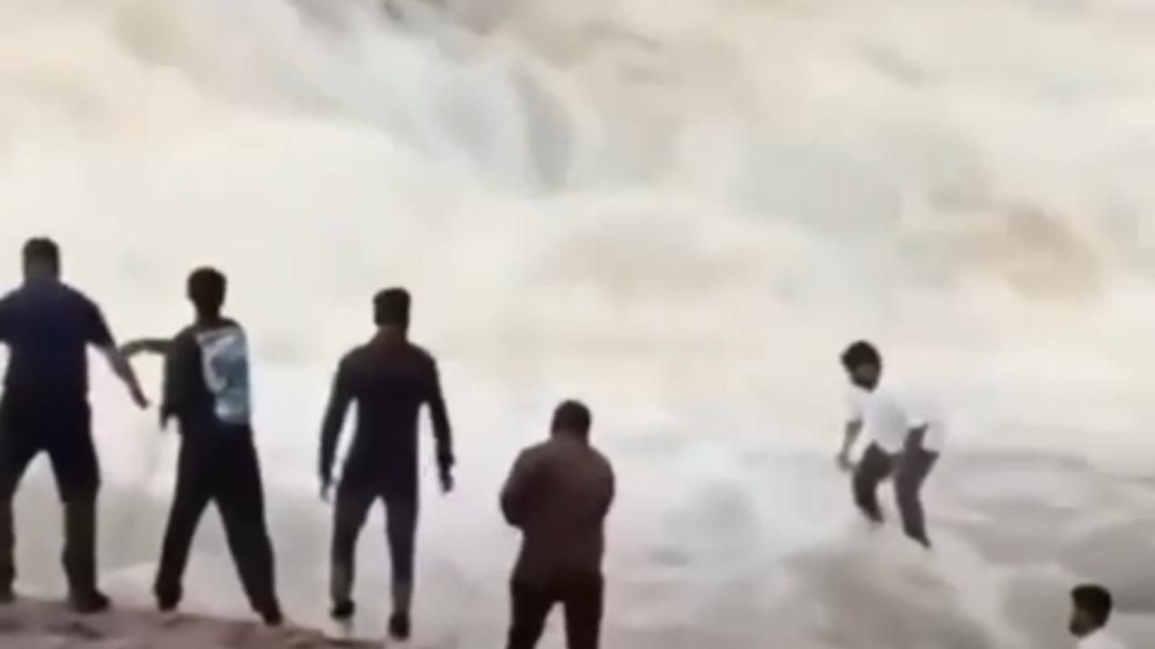 Influenciador morre ao ser arrastado por correnteza em cachoeira na Índia
