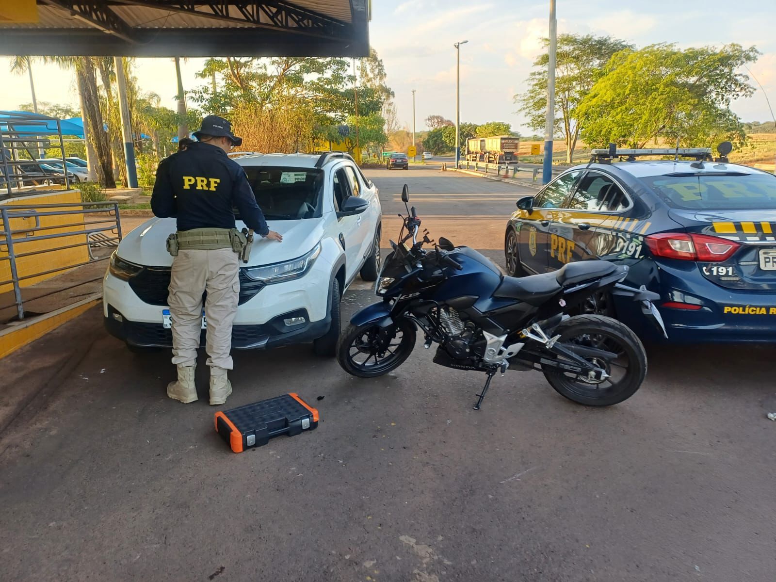Veiculos roubados são apreendidos em fiscalização na BR-153
