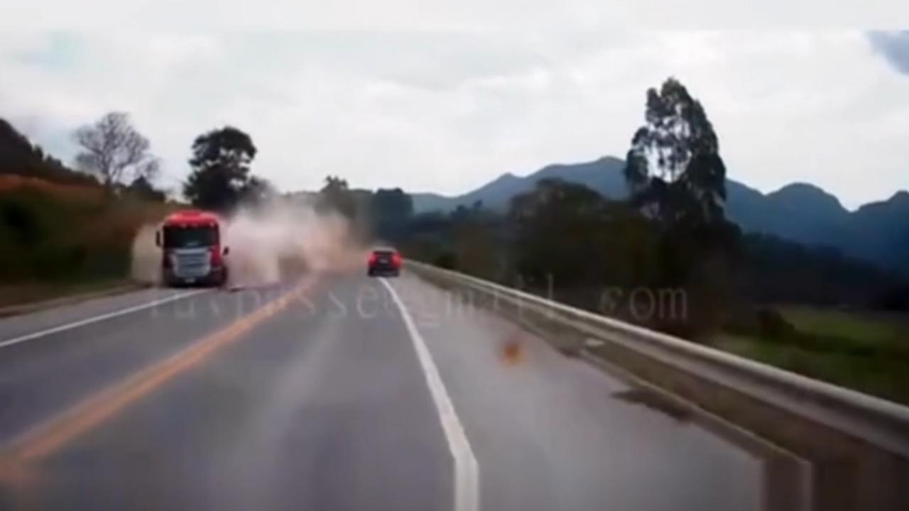 Vídeo: Colisão entre cinco veículos deixa um morto e quatro feridos em rodovia