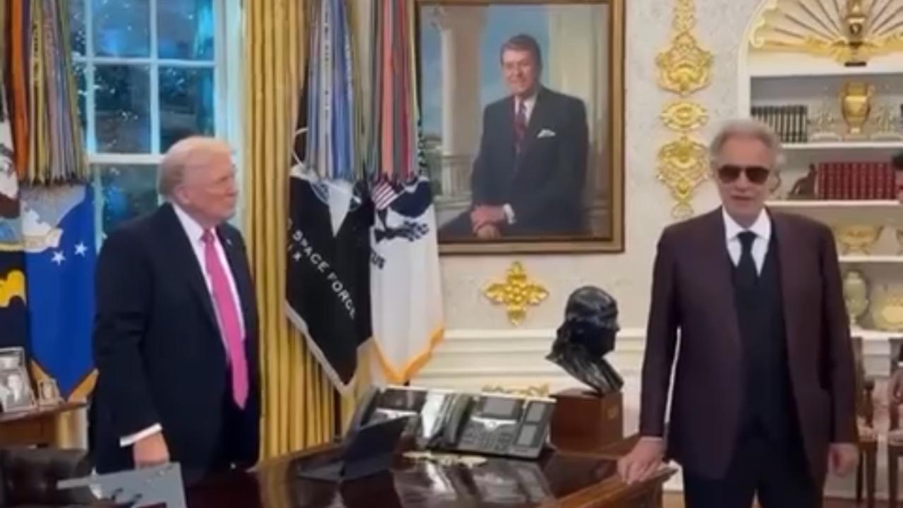 Vídeo: Trump recebe na Casa Branca o tenor Andrea Bocelli