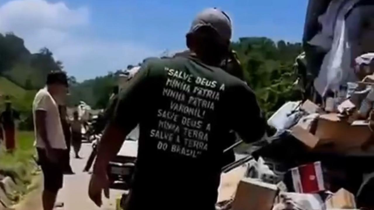 Vídeo: Acidente fatal em rodovia provoca morte e saqueamento de carga