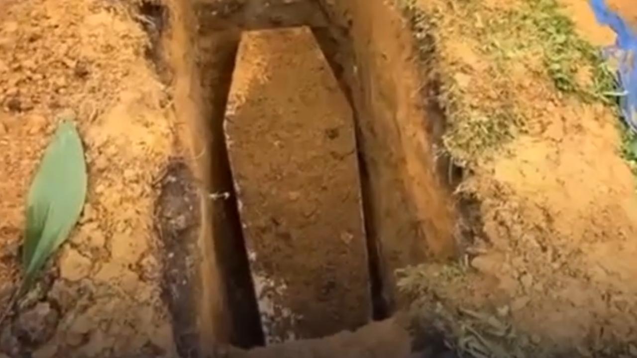 Vídeo: Coveiro registra enterro solitário e emociona internautas com reflexão