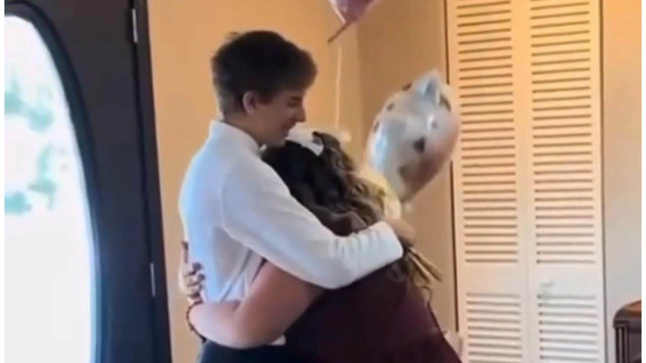 Vídeo: Capitão do time convida jovem com síndrome de Down para baile