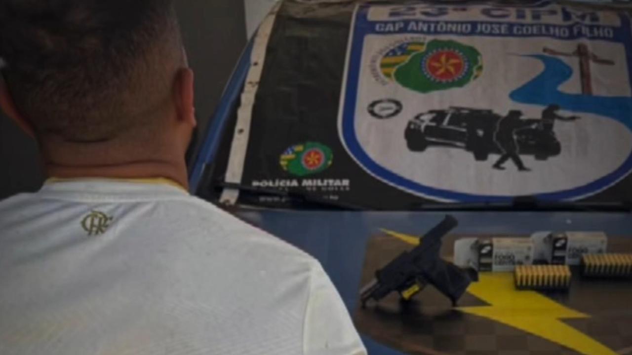 Homem é preso após ameaçar torcedores com arma em jogo infantil