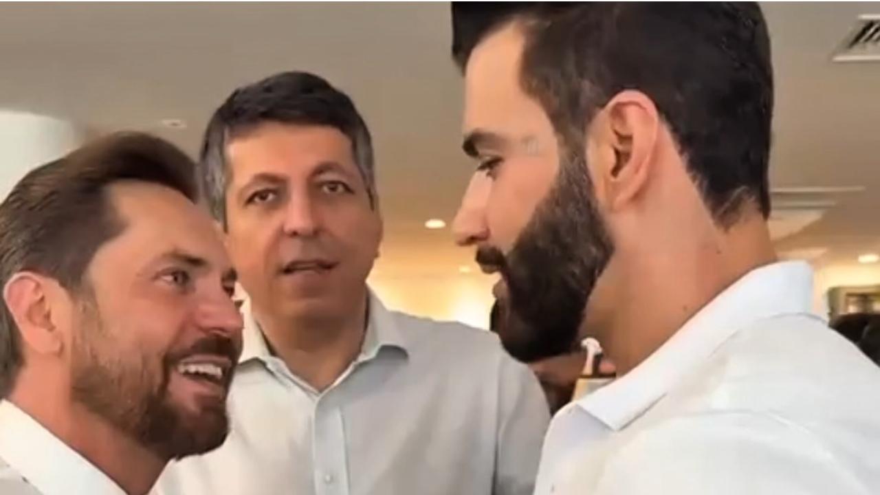 Vídeo: Gusttavo Lima recebe de Bruno Peixoto título de cidadão goiano
