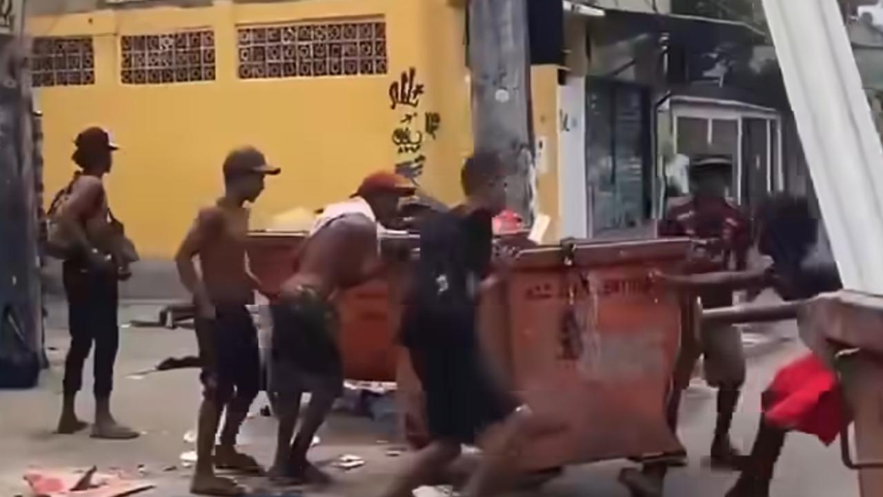 Vídeo: Criminosos bloqueiam vias do Rio em retaliação a megaoperação