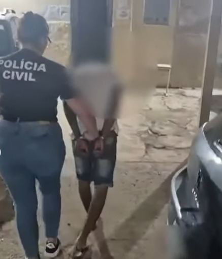 Mulher pede ajuda a vizinha e marido é preso por cárcere privado em Goiás