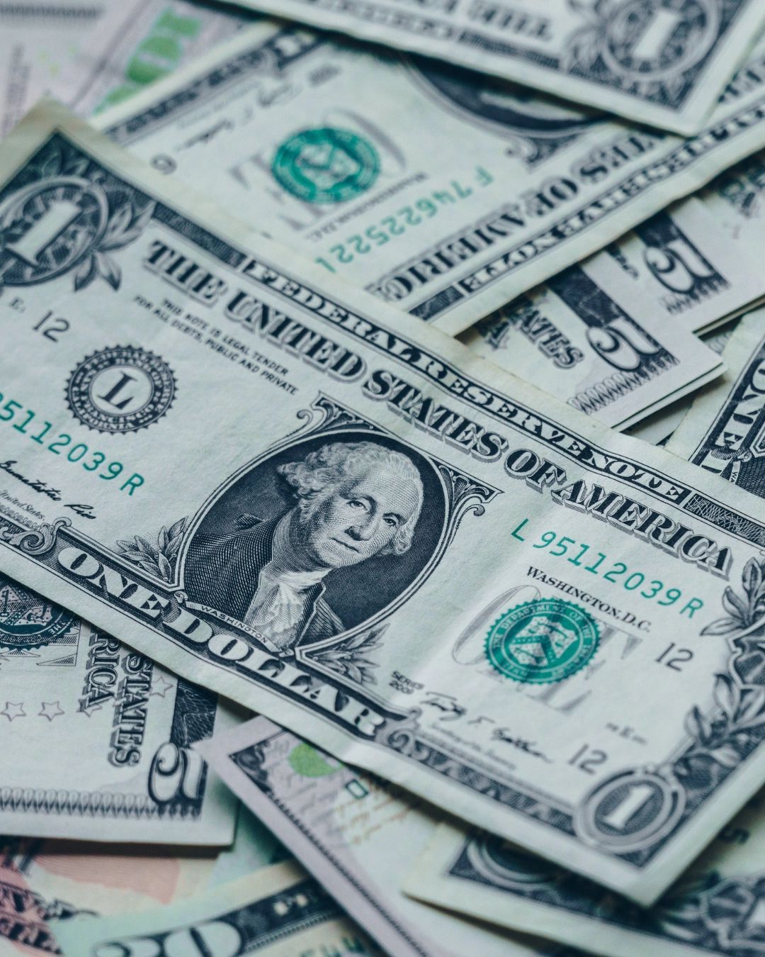 Dólar sobe com mercados na esperança da decisão do Fed e de negociações entre EUA e China  