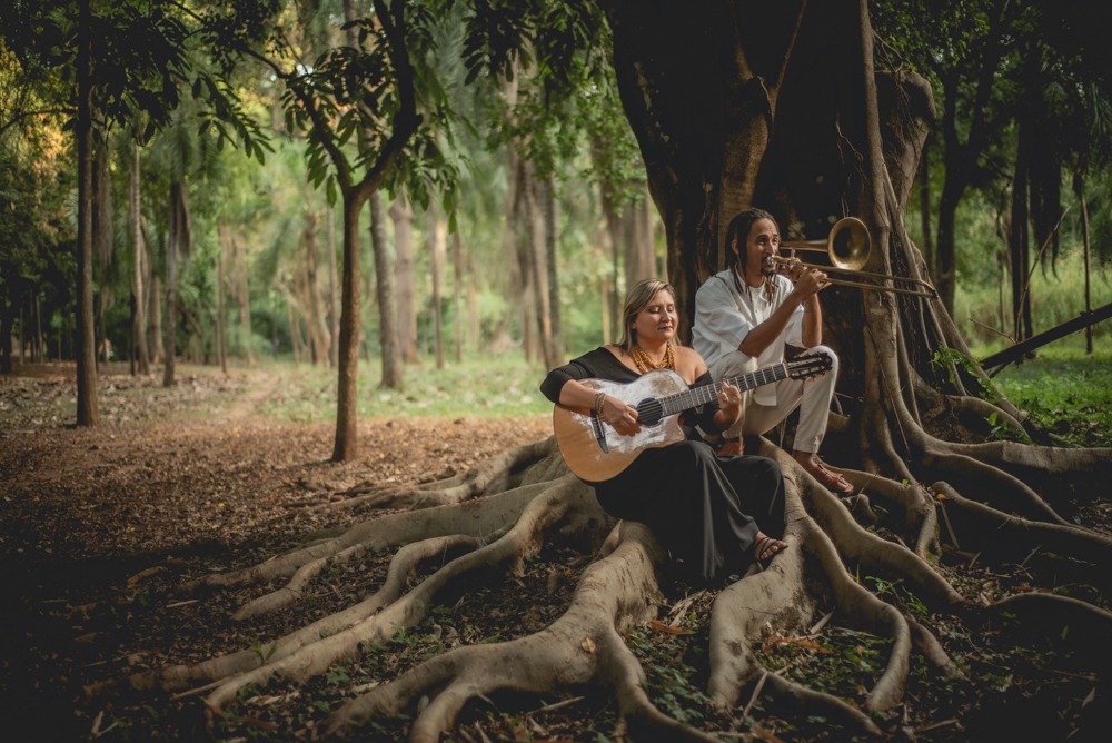 Duo celebra encontro artístico com EP que revela diversidade da música brasileira