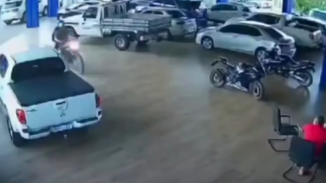 Vídeo: Atentado a tiros deixa três mortos em loja de veículos no interior do RN