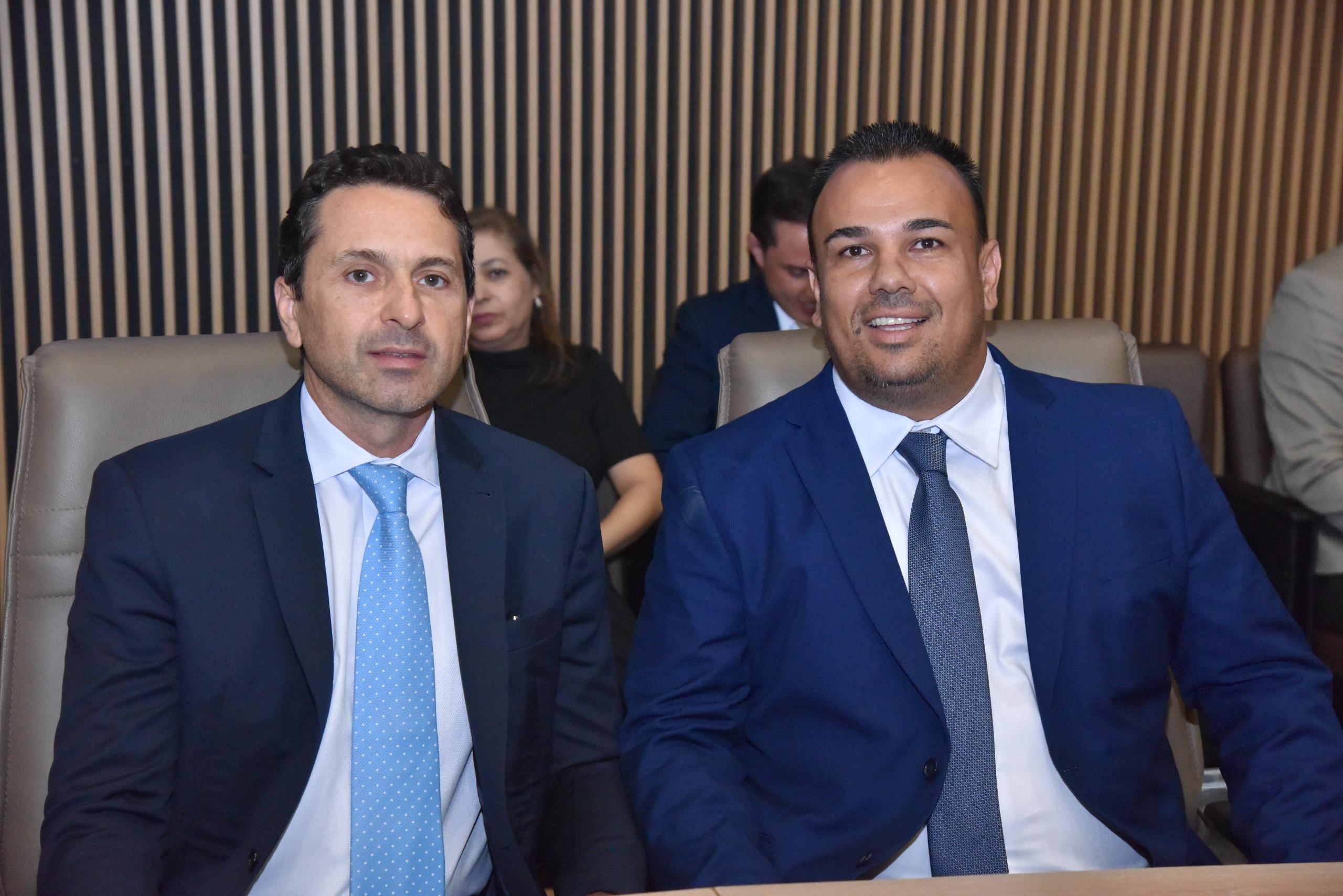 Prefeito Vilela participa da posse de Diogo Tufão e reúne autoridades de Aparecida