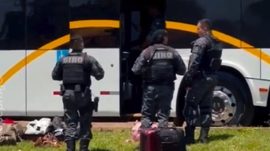 Idoso é preso com R$ 850 mil em mochila durante abordagem em ônibus na BR-153