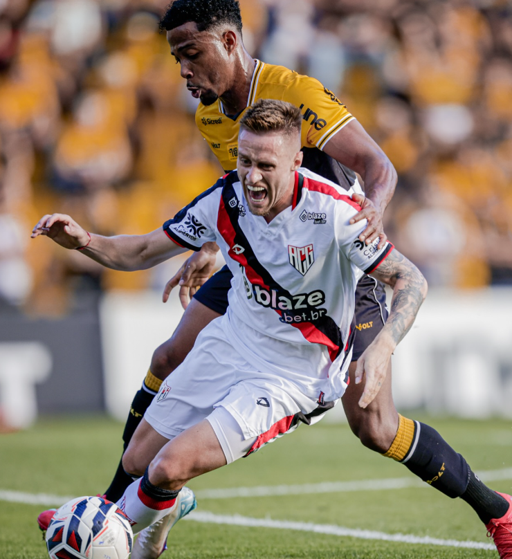 Criciúma vence Atlético-GO por 1 a 0 e se aproxima do G4 da Série B