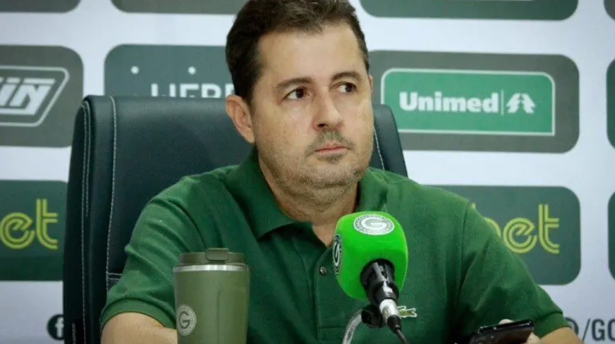 Presidente do Conselho do Goiás é hostilizado em restaurante de Goiânia