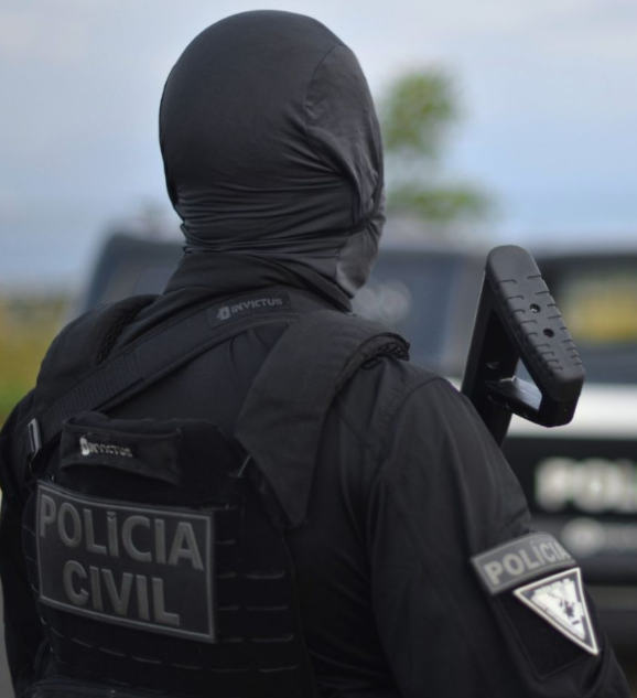 Homem vive 31 anos usando identidade do irmão morto e é preso em Anápolis