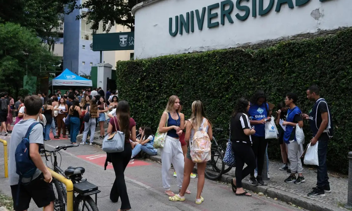 Enem em Goiás movimenta mais de 166 mil alunos no segundo dia de provas